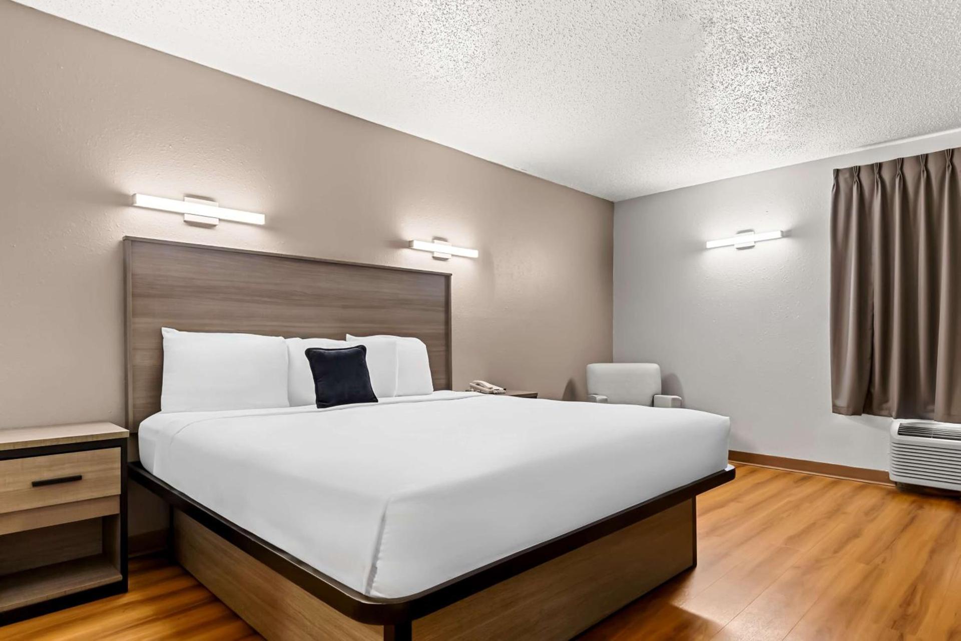 Red Lion Inn & Suites Saint Louis photo 43