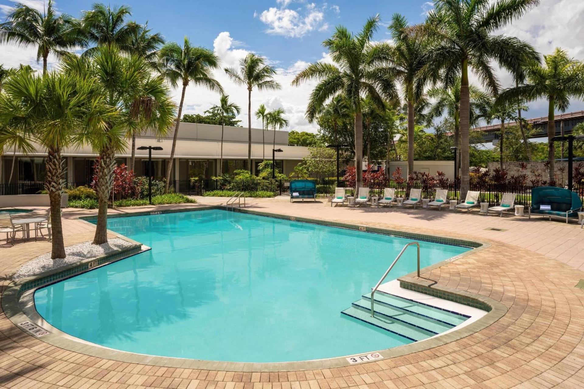 Courtyard by Marriott Miami Airport photo 2