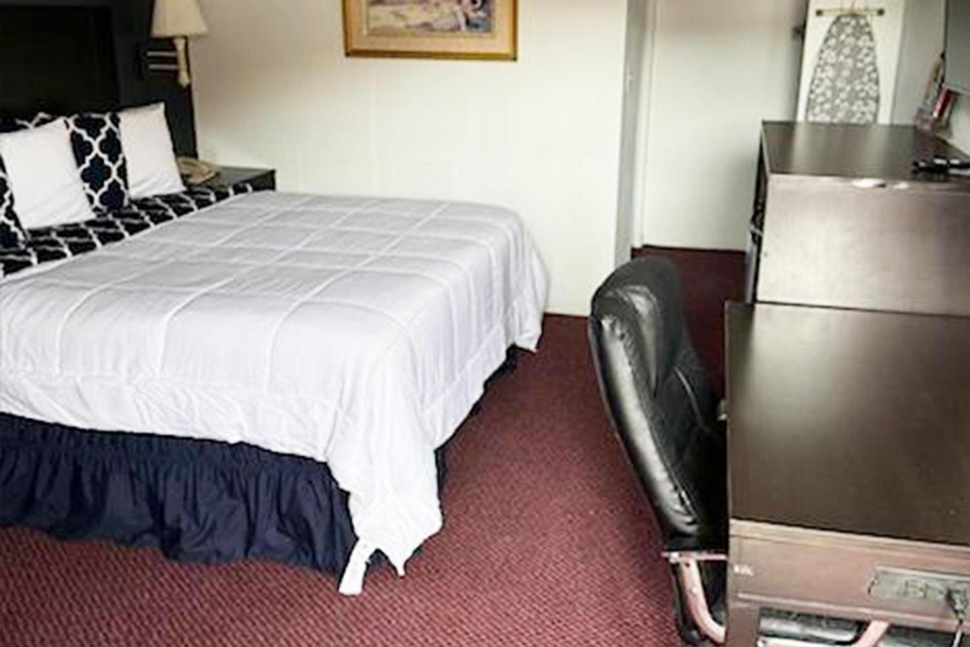 Coratel Inn & Suites by Jasper Hutchinson photo 9