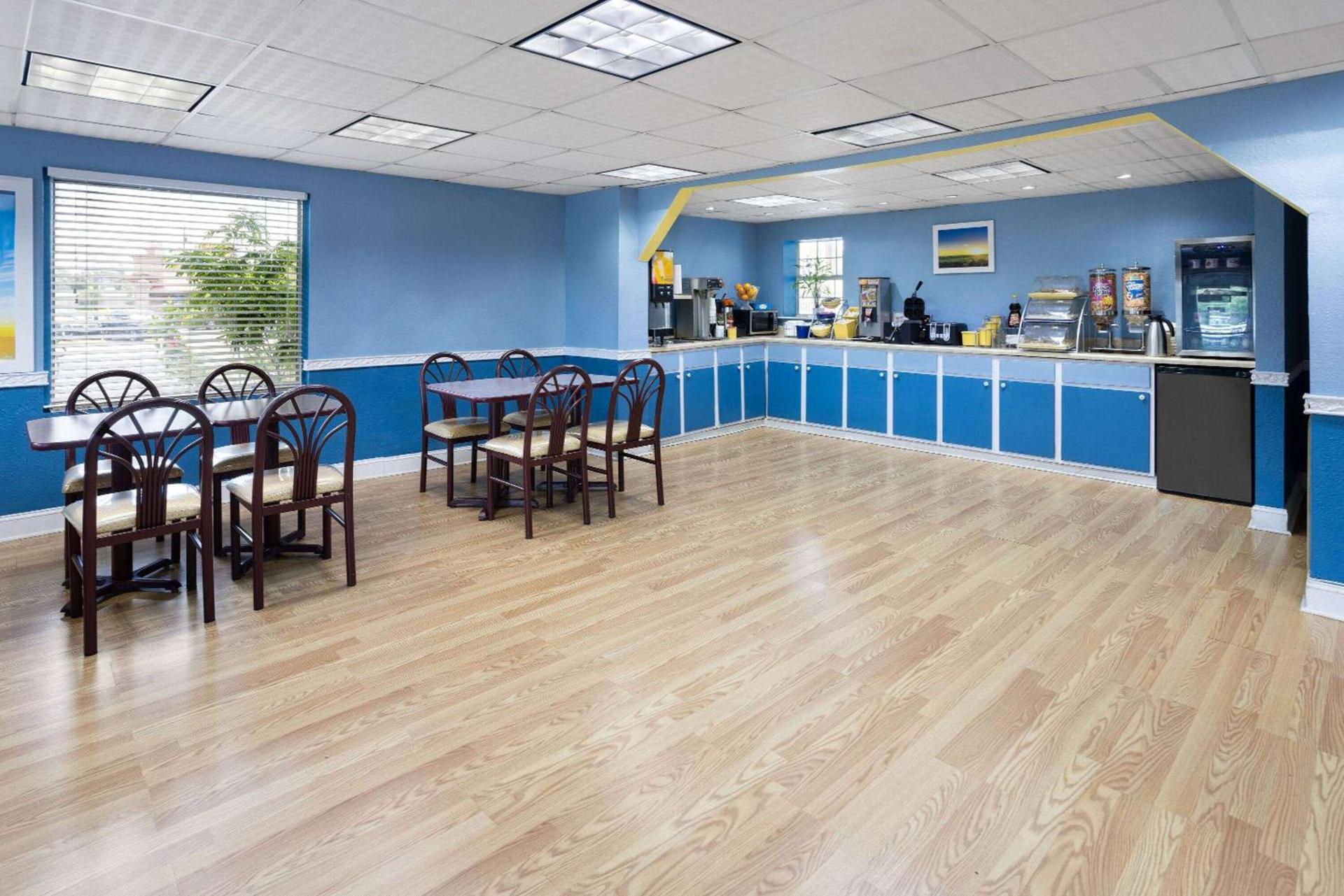 Quality Inn Waycross photo 31