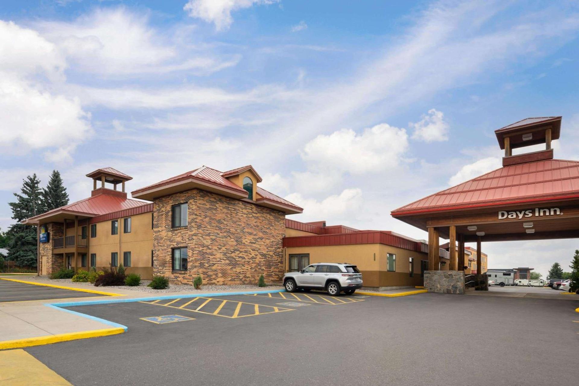 Days Inn & Suites by Wyndham Bozeman photo 2