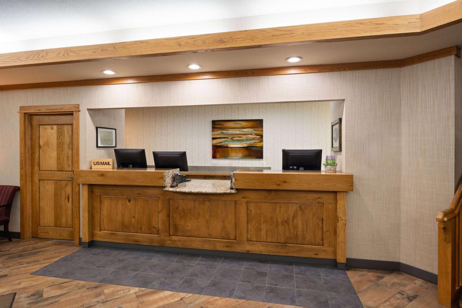 Days Inn & Suites by Wyndham Bozeman photo 6