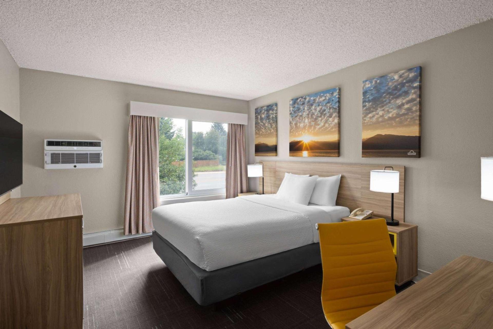 Days Inn & Suites by Wyndham Bozeman photo 11
