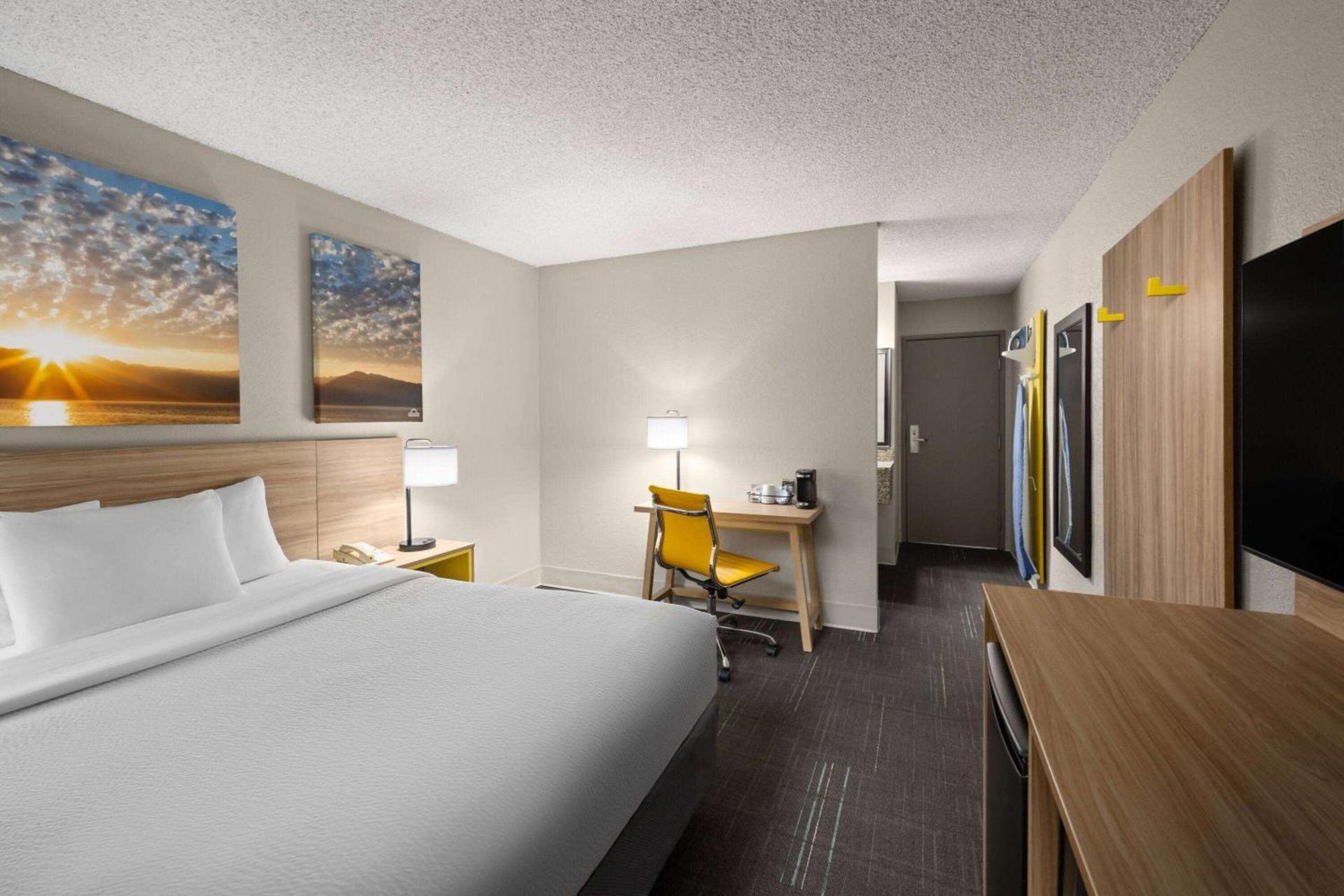 Days Inn & Suites by Wyndham Bozeman photo 14