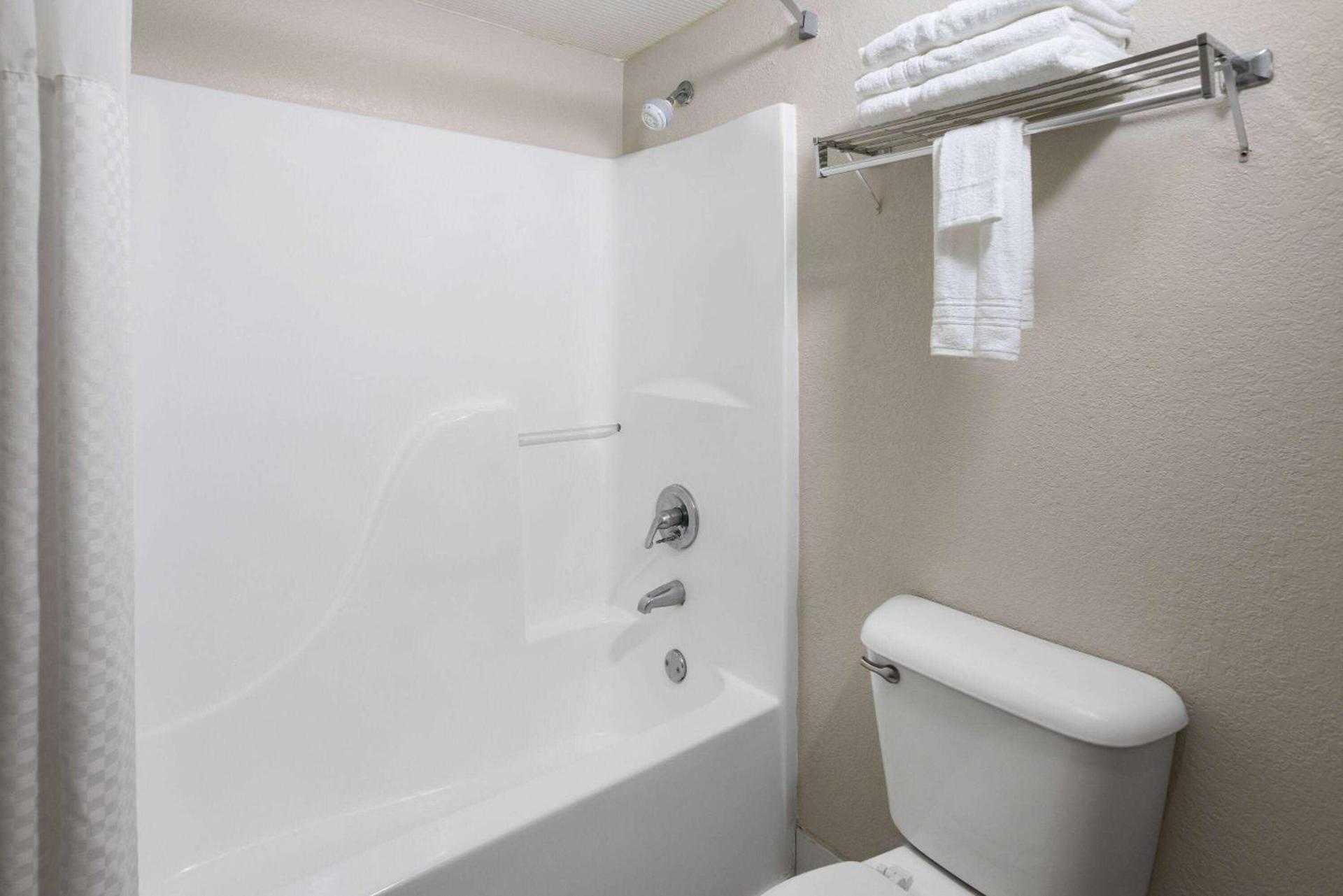 Quality Inn Waycross photo 18