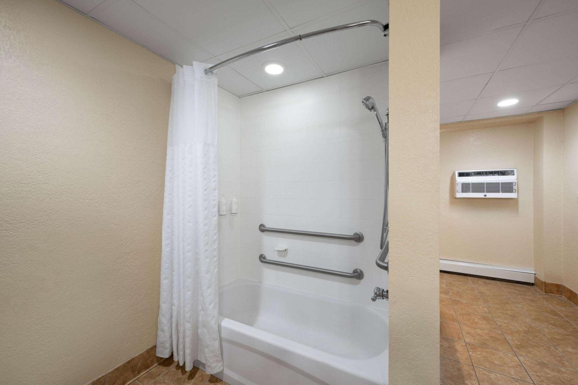 Days Inn & Suites by Wyndham Bozeman photo 19