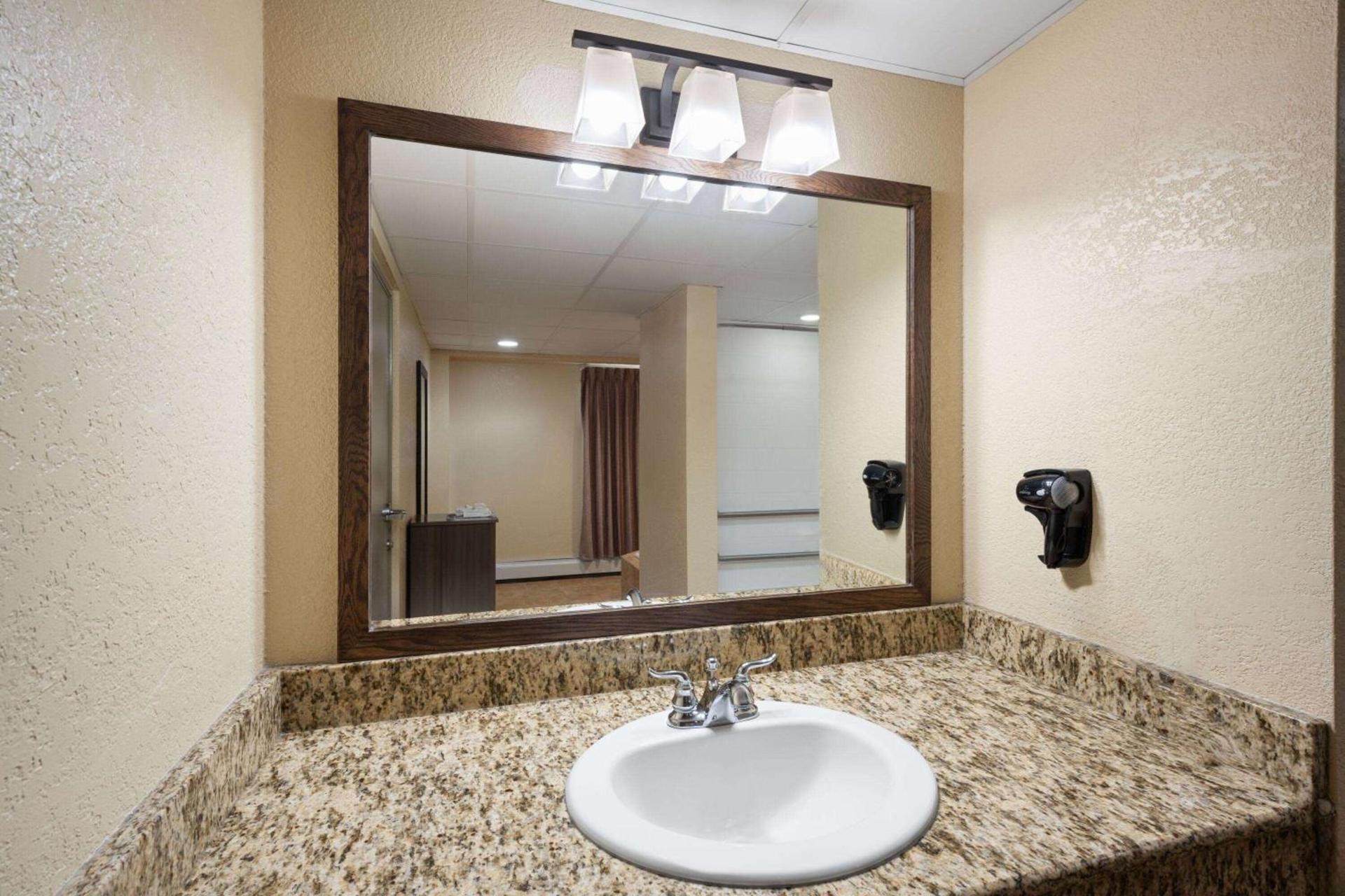 Days Inn & Suites by Wyndham Bozeman photo 20