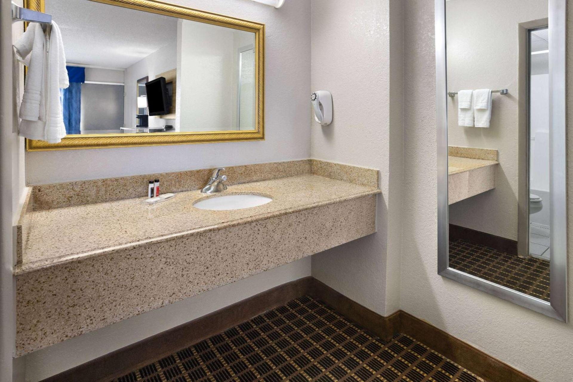 Quality Inn Waycross photo 20