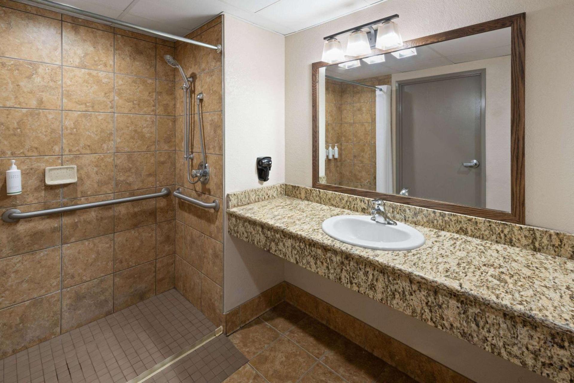 Days Inn & Suites by Wyndham Bozeman photo 23
