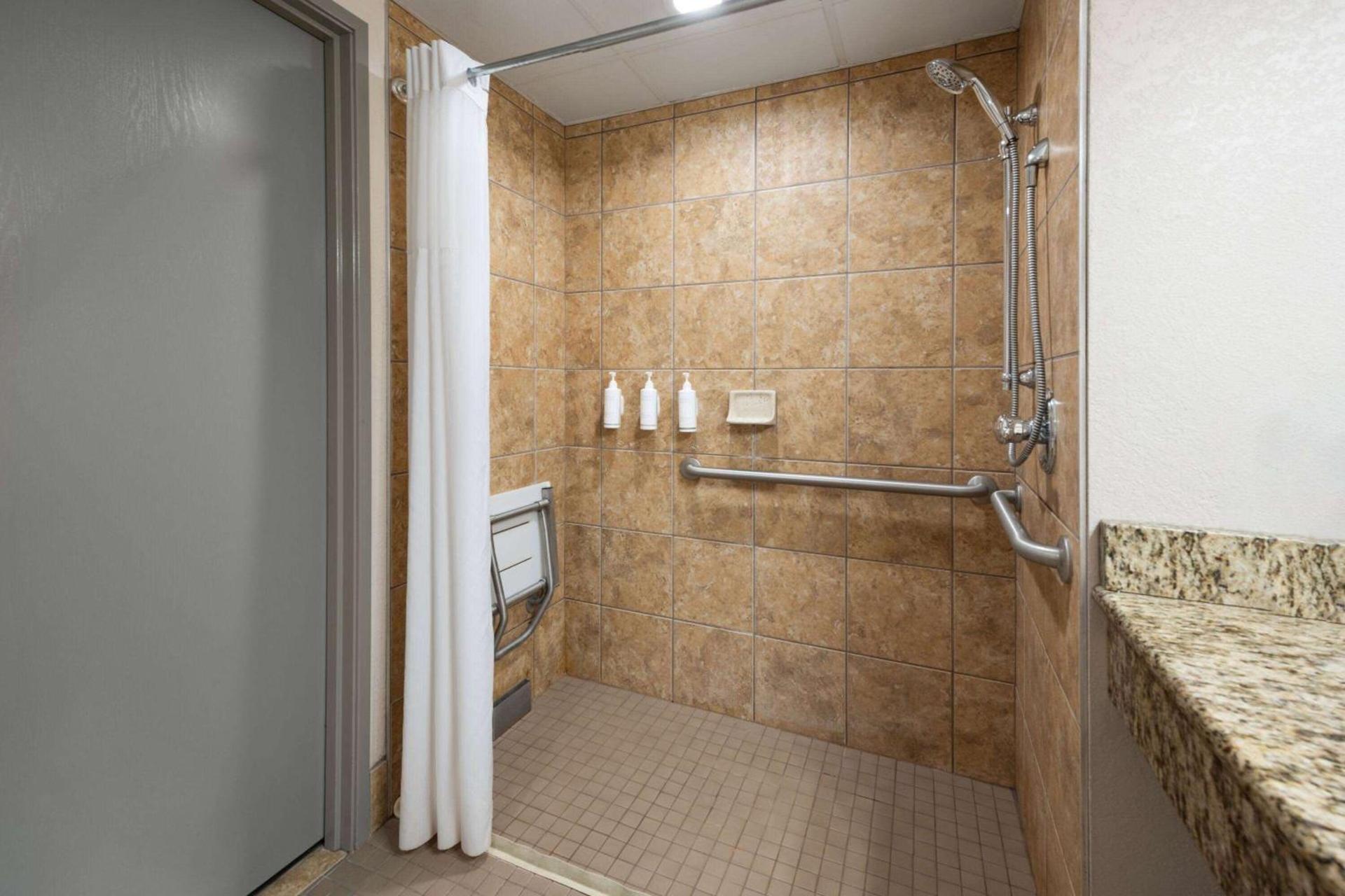 Days Inn & Suites by Wyndham Bozeman photo 24