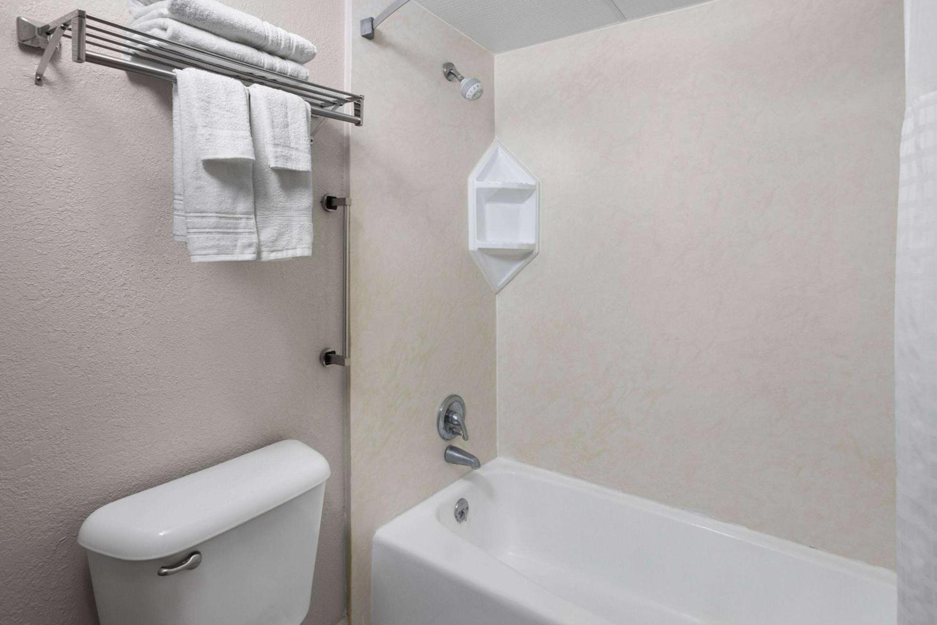 Quality Inn Waycross photo 21