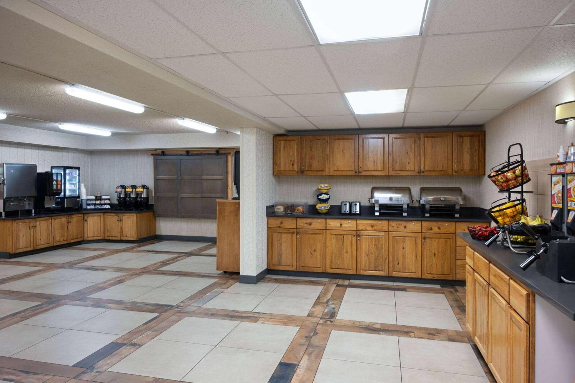 Days Inn & Suites by Wyndham Bozeman photo 35