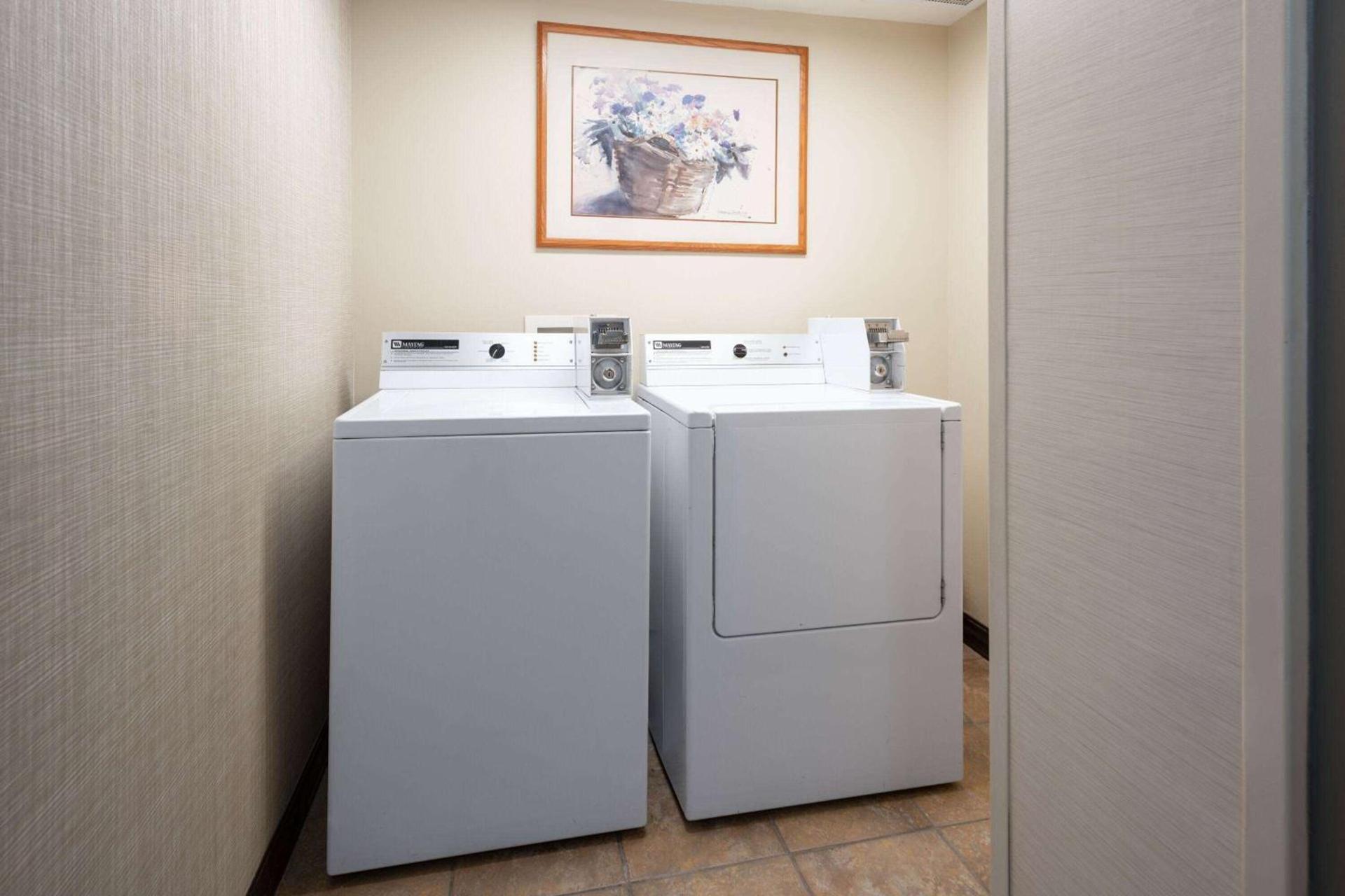 Days Inn & Suites by Wyndham Bozeman photo 36