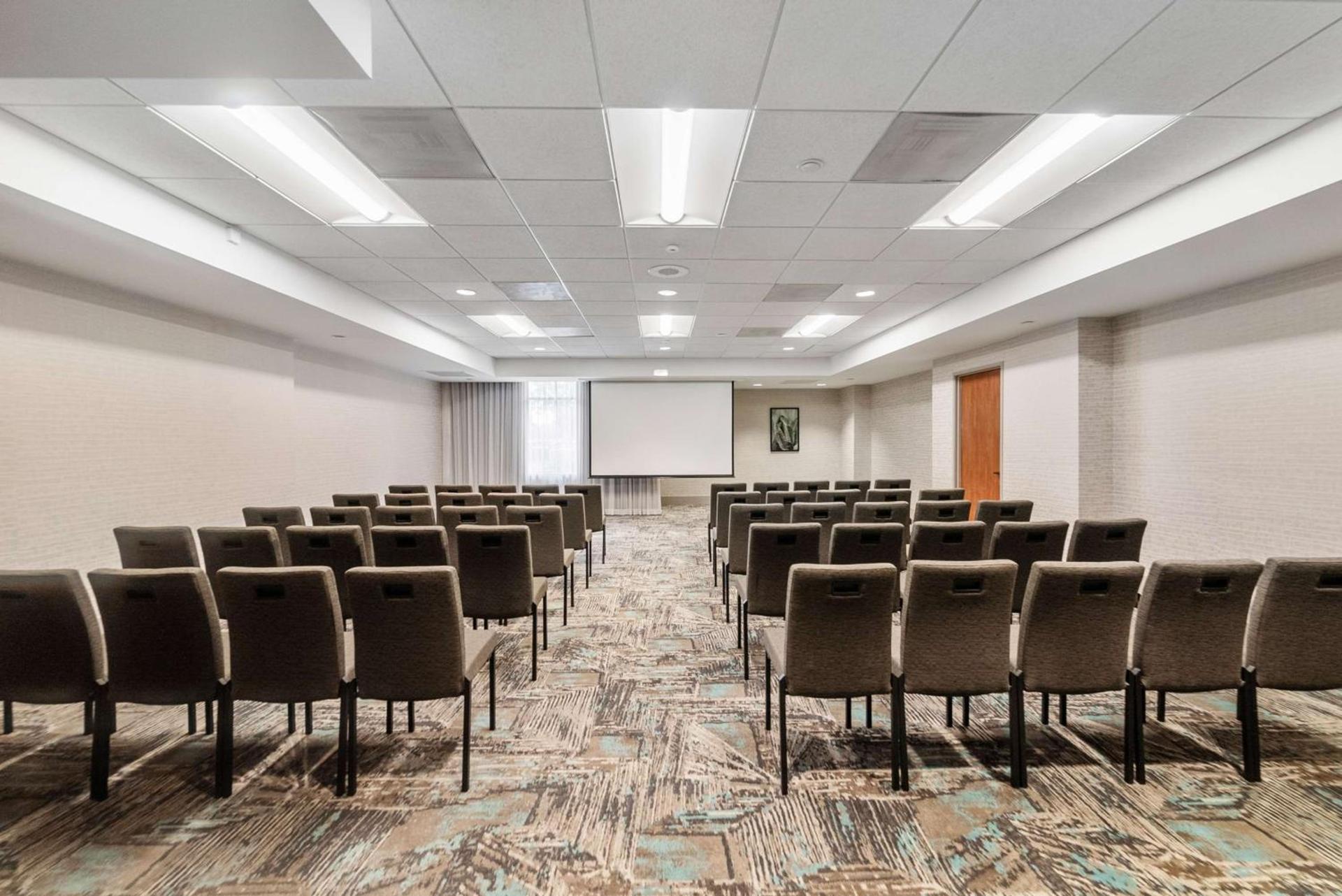 DoubleTree by Hilton Carson photo 11