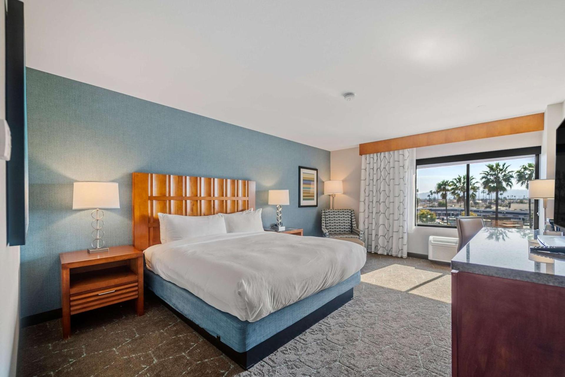 DoubleTree by Hilton Carson photo 16