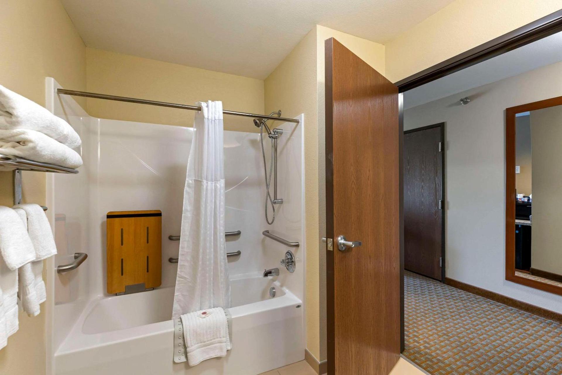 Comfort Inn & Suites Marion I-57 photo 7