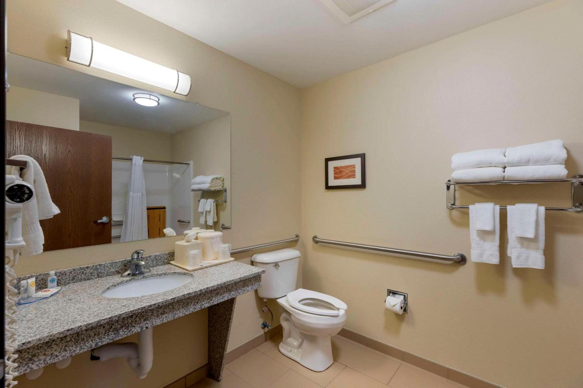 Comfort Inn & Suites Marion I-57 photo 8