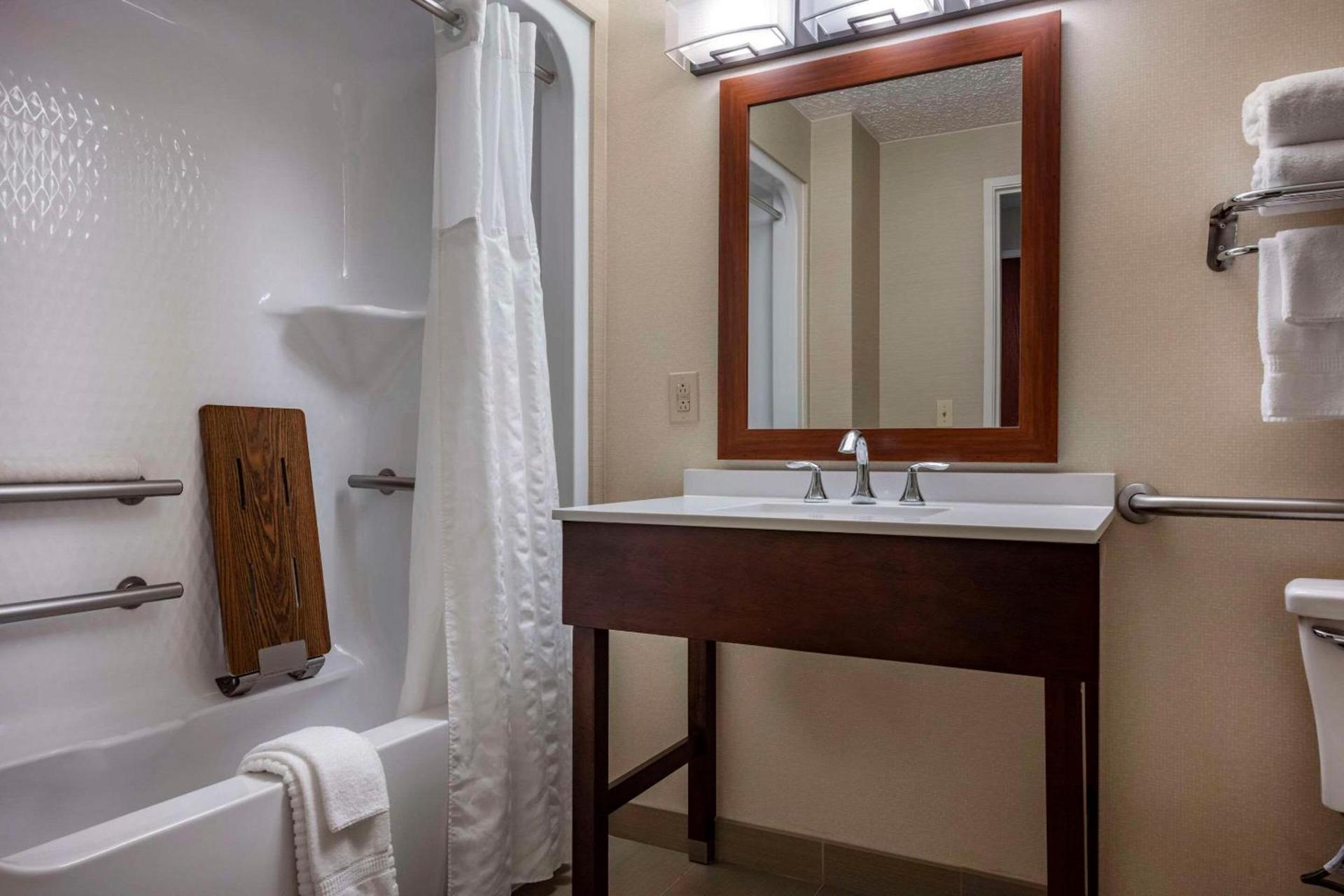 Comfort Suites State College near Penn State - Steps Away from PSU! photo 6