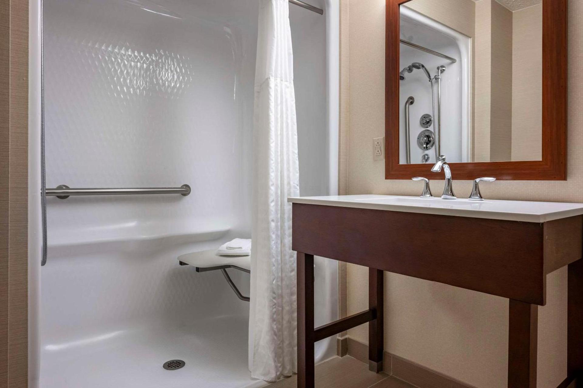 Comfort Suites State College near Penn State - Steps Away from PSU! photo 7