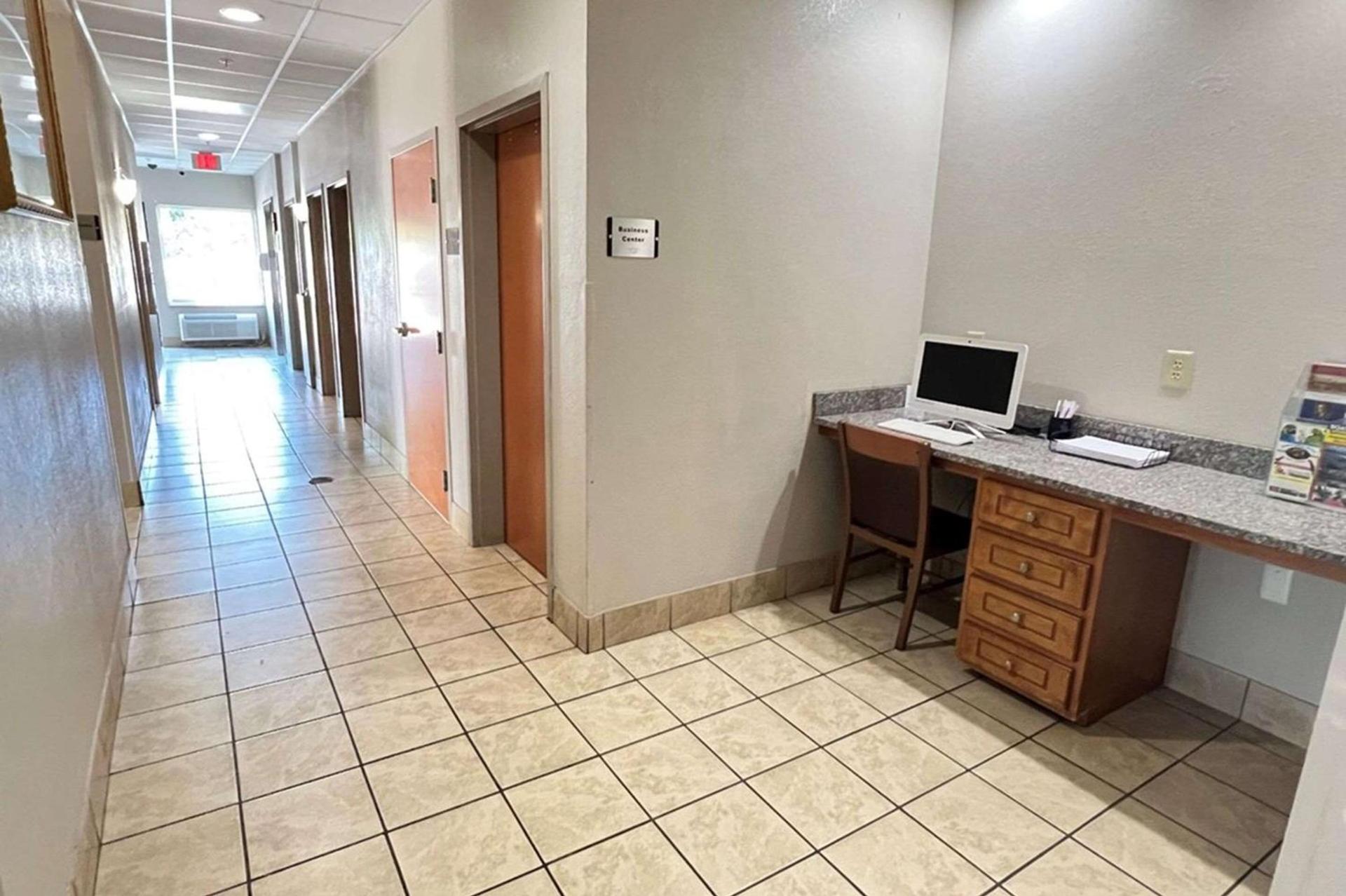 Econo Lodge Augusta West near Fort Gordon photo 26