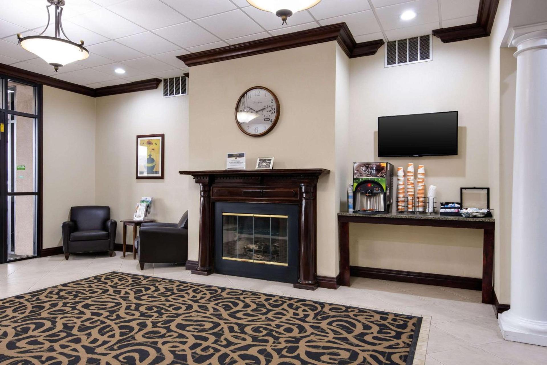Quality Inn Oneonta Cooperstown Area photo 8