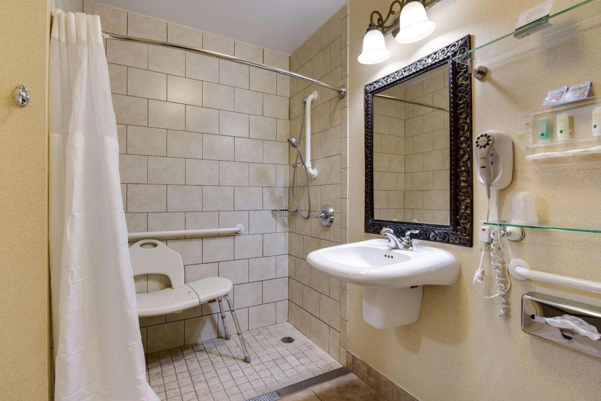 Quality Inn Oneonta Cooperstown Area photo 18
