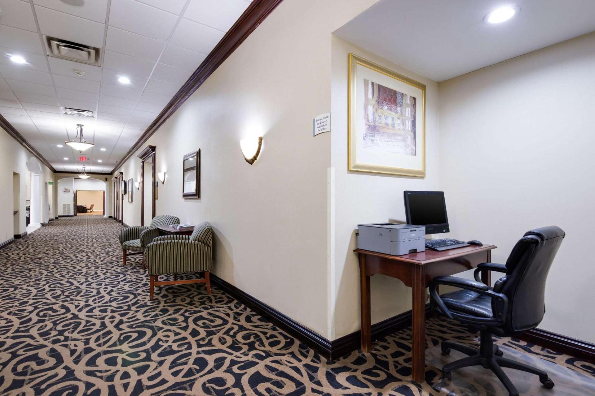 Quality Inn Oneonta Cooperstown Area photo 26