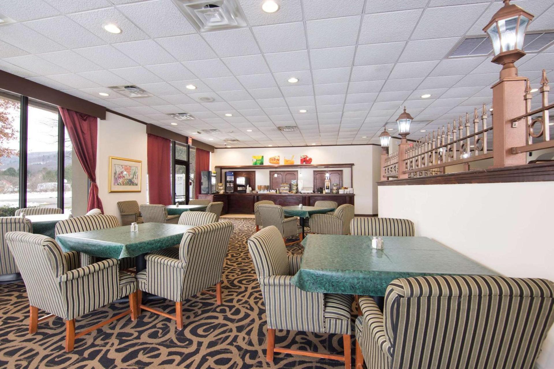 Quality Inn Oneonta Cooperstown Area photo 32