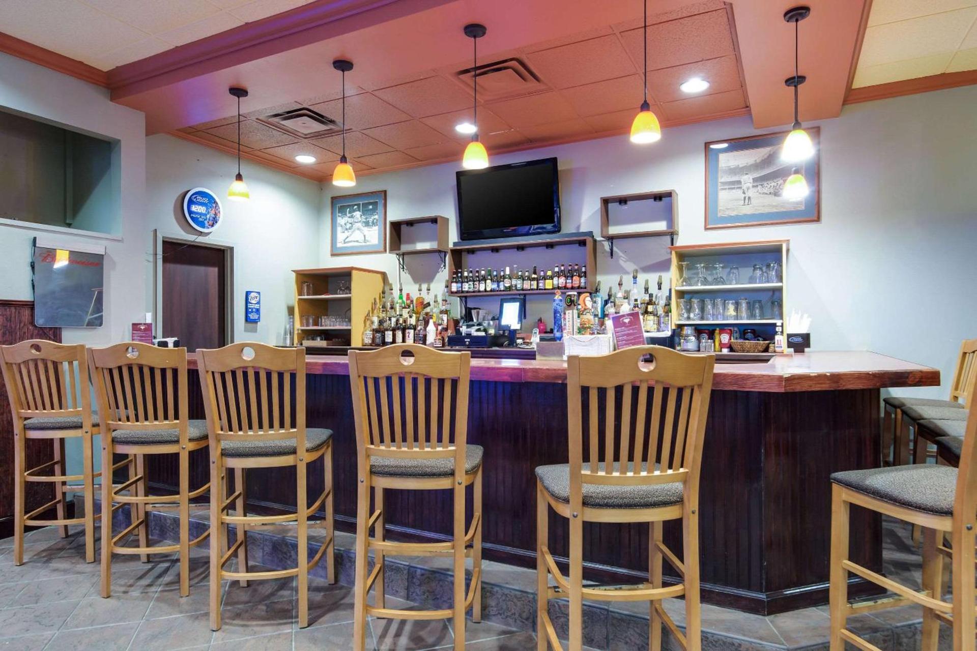 Quality Inn Oneonta Cooperstown Area photo 2