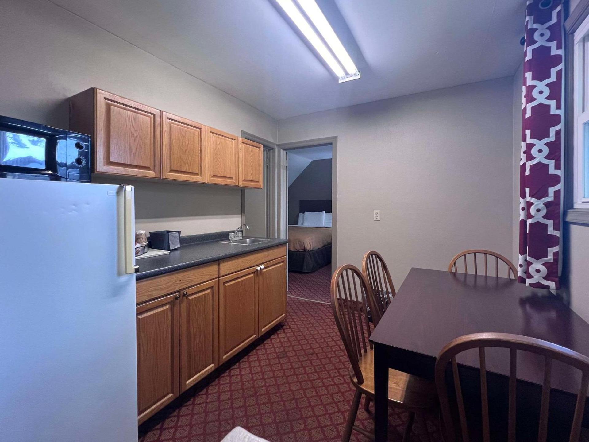 Rodeway Inn & Suites Hershey Chocolate Avenue photo 17