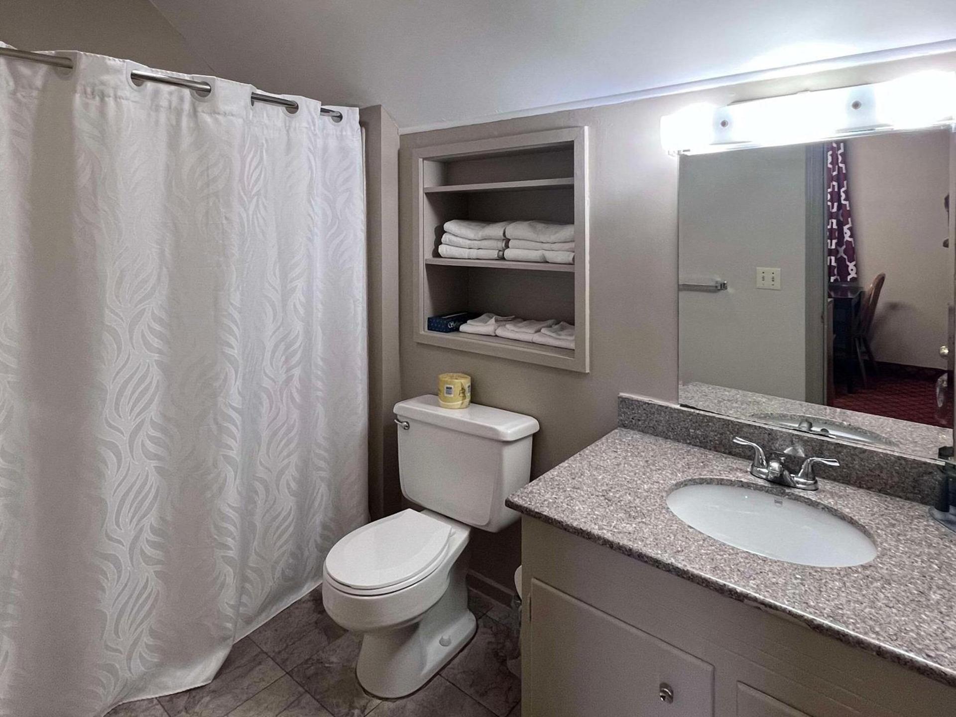 Rodeway Inn & Suites Hershey Chocolate Avenue photo 18