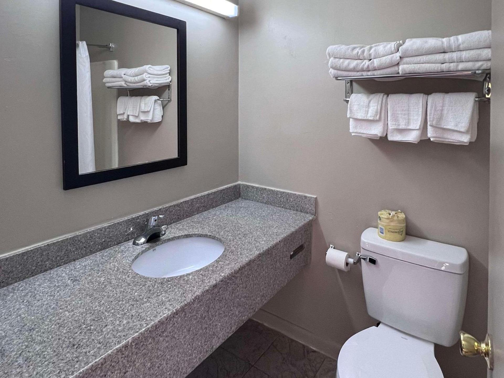 Rodeway Inn & Suites Hershey Chocolate Avenue photo 21