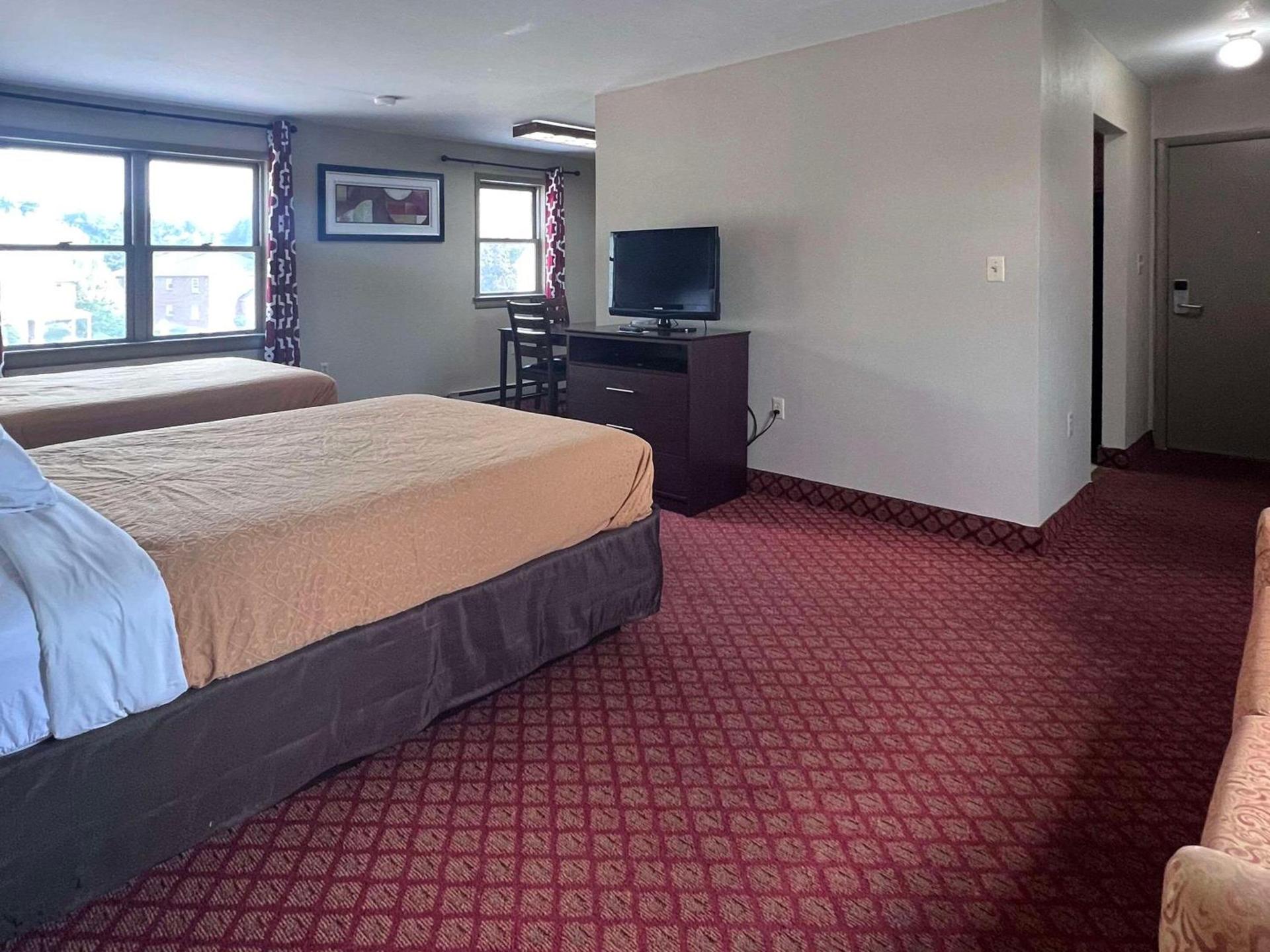 Rodeway Inn & Suites Hershey Chocolate Avenue photo 23