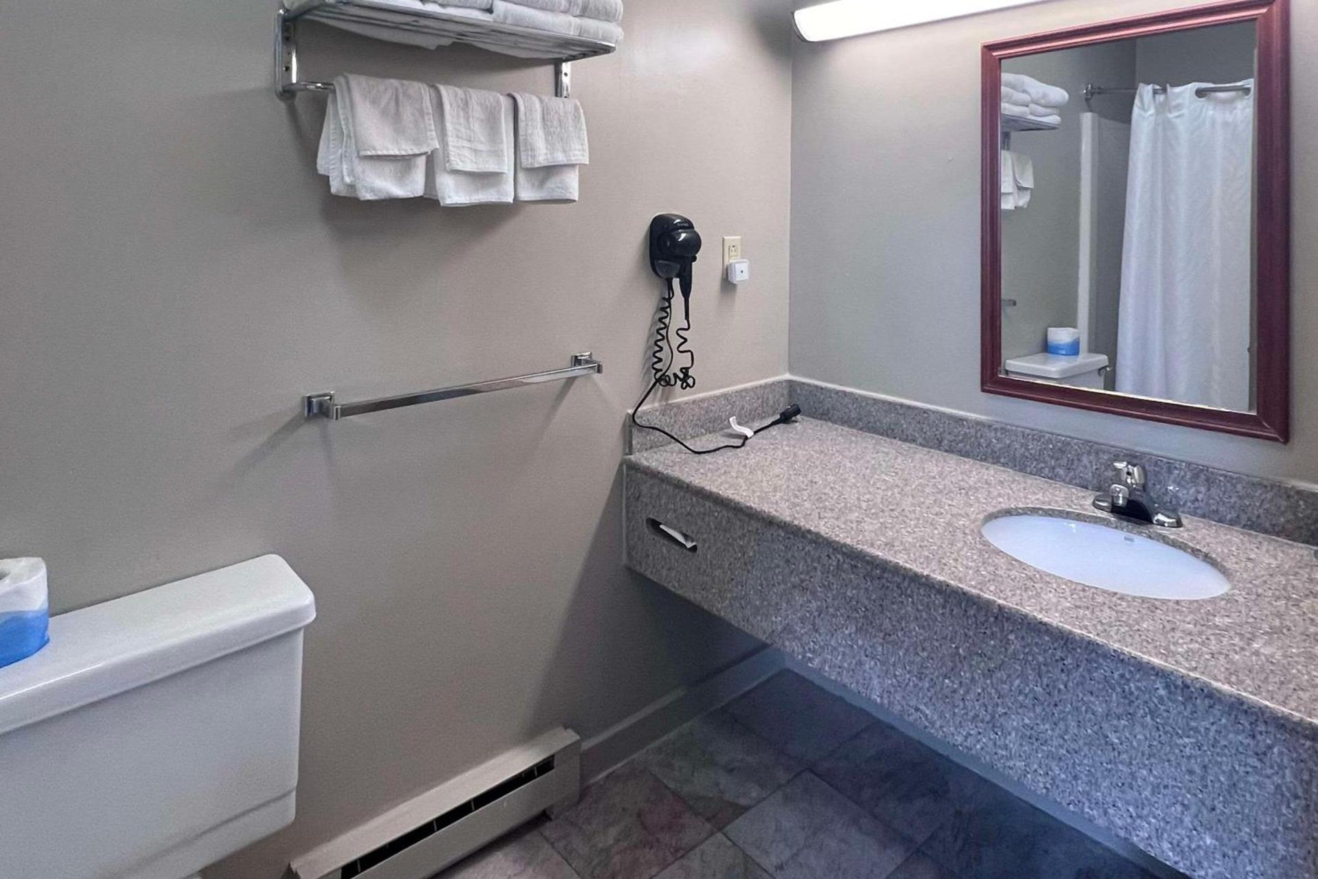 Rodeway Inn & Suites Hershey Chocolate Avenue photo 27