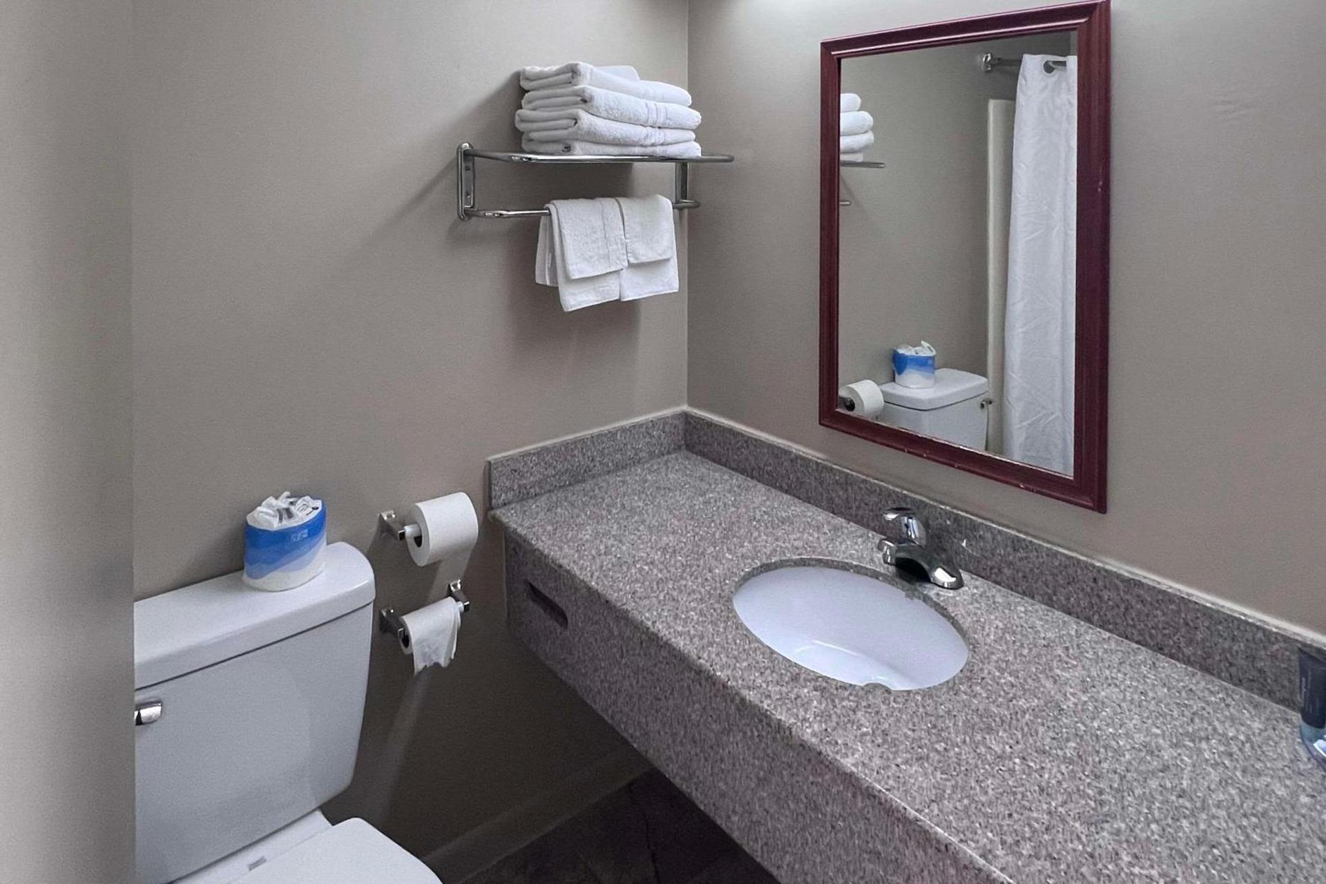Rodeway Inn & Suites Hershey Chocolate Avenue photo 29