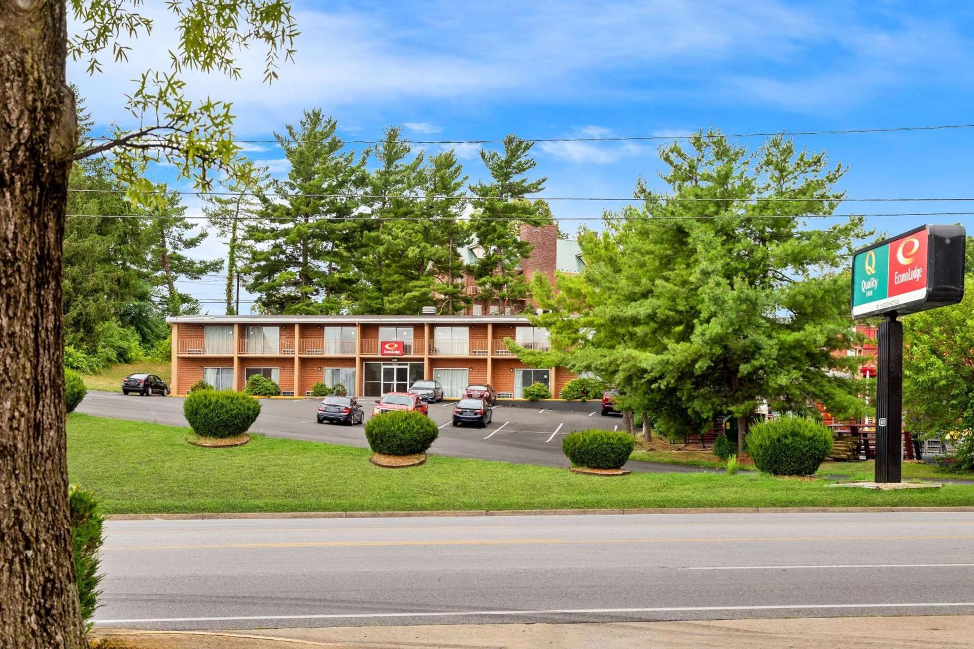 Econo Lodge Waynesboro - Skyline Drive photo 2
