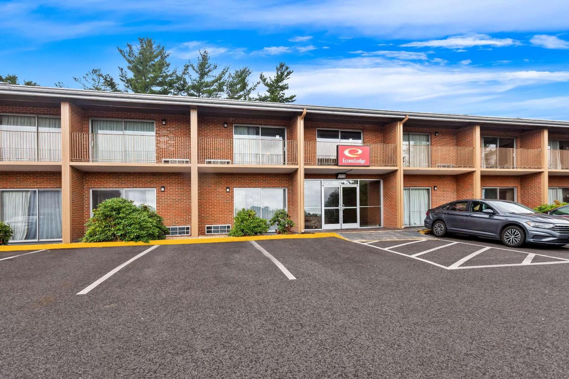 Econo Lodge Waynesboro - Skyline Drive photo 4