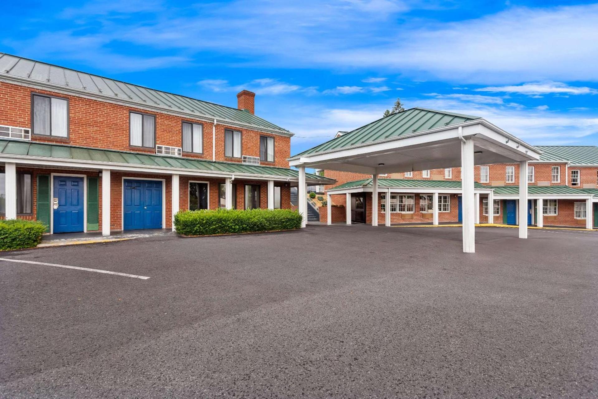 Econo Lodge Waynesboro - Skyline Drive photo 6