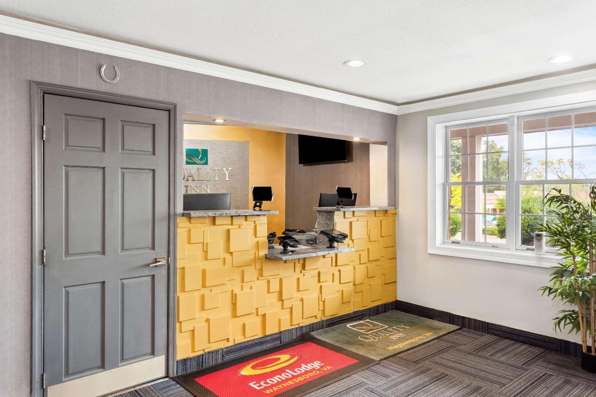 Econo Lodge Waynesboro - Skyline Drive photo 9