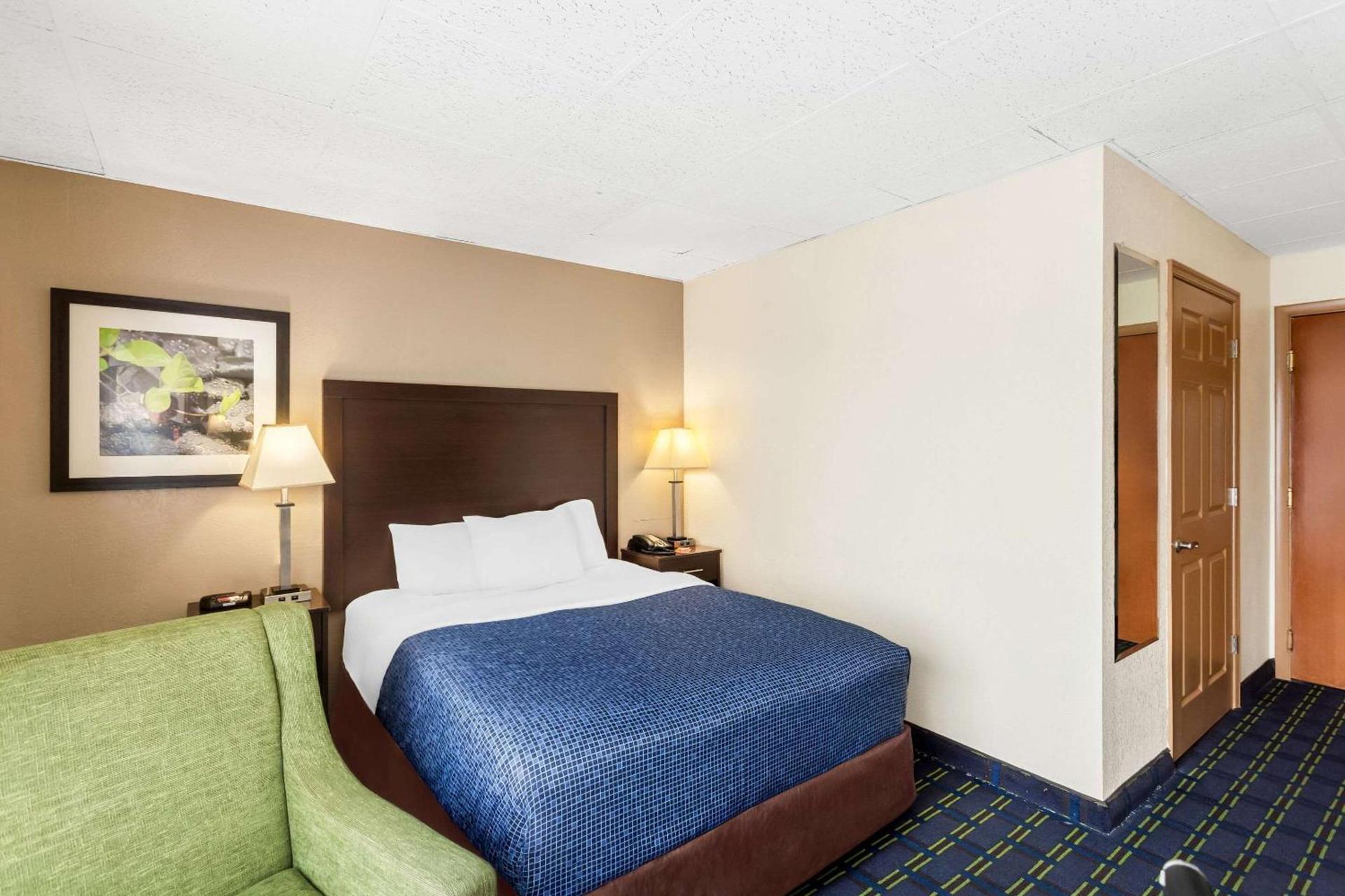 Econo Lodge Waynesboro - Skyline Drive photo 16