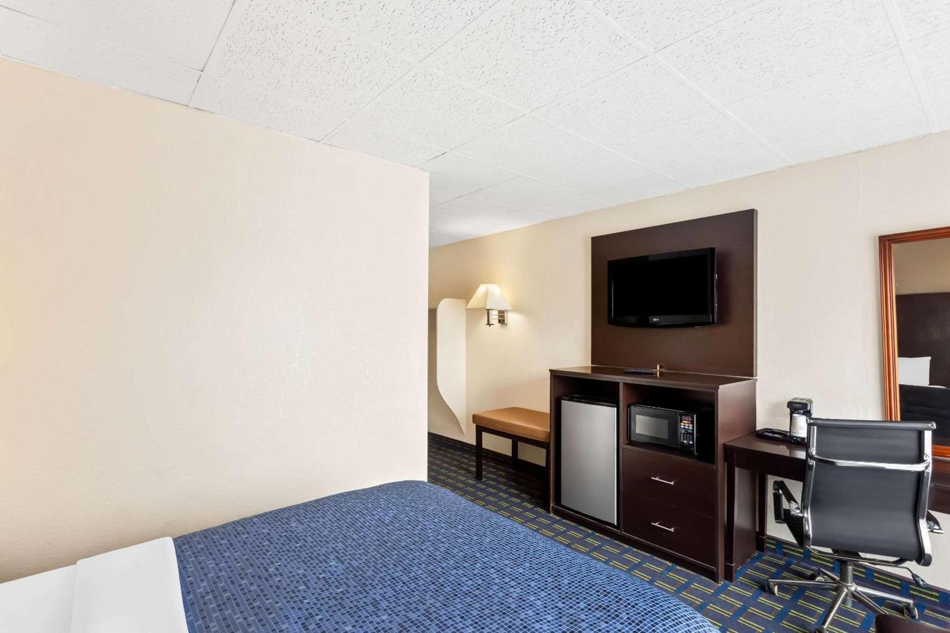 Econo Lodge Waynesboro - Skyline Drive photo 17