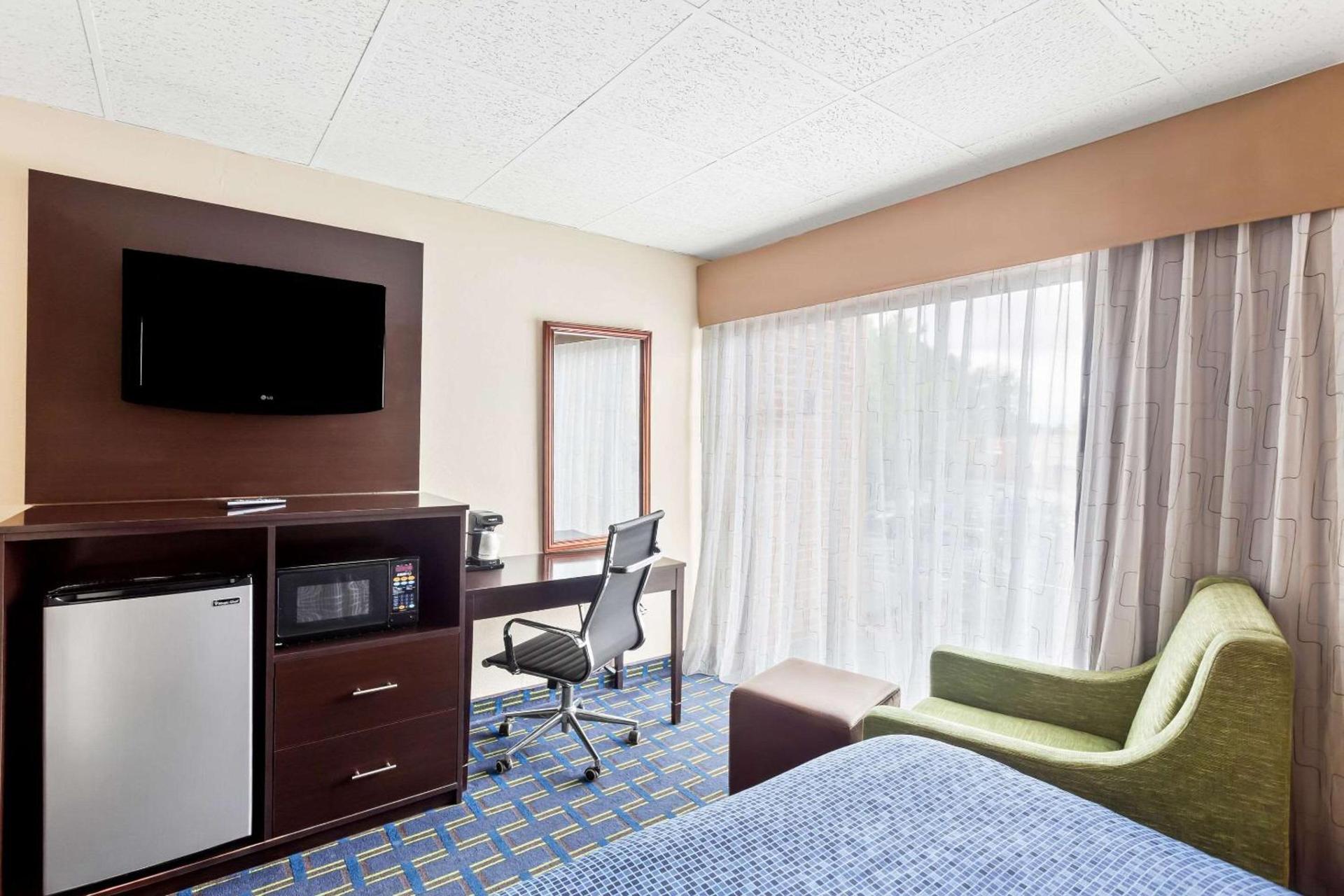 Econo Lodge Waynesboro - Skyline Drive photo 18
