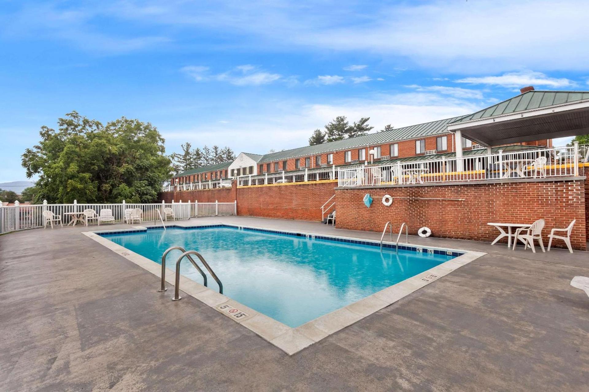 Econo Lodge Waynesboro - Skyline Drive photo 21