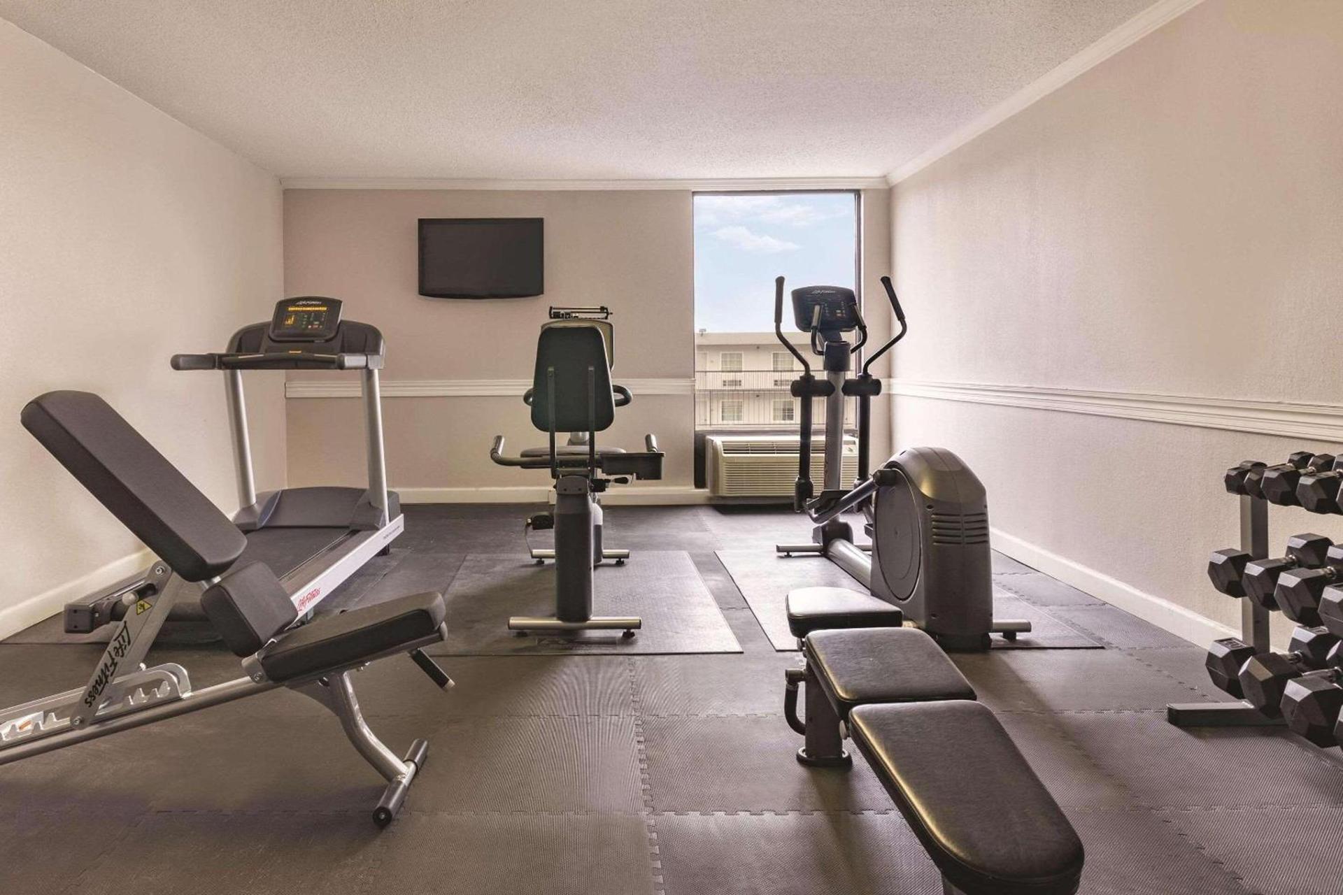 Country Inn & Suites by Radisson, North Little Rock, AR photo 12