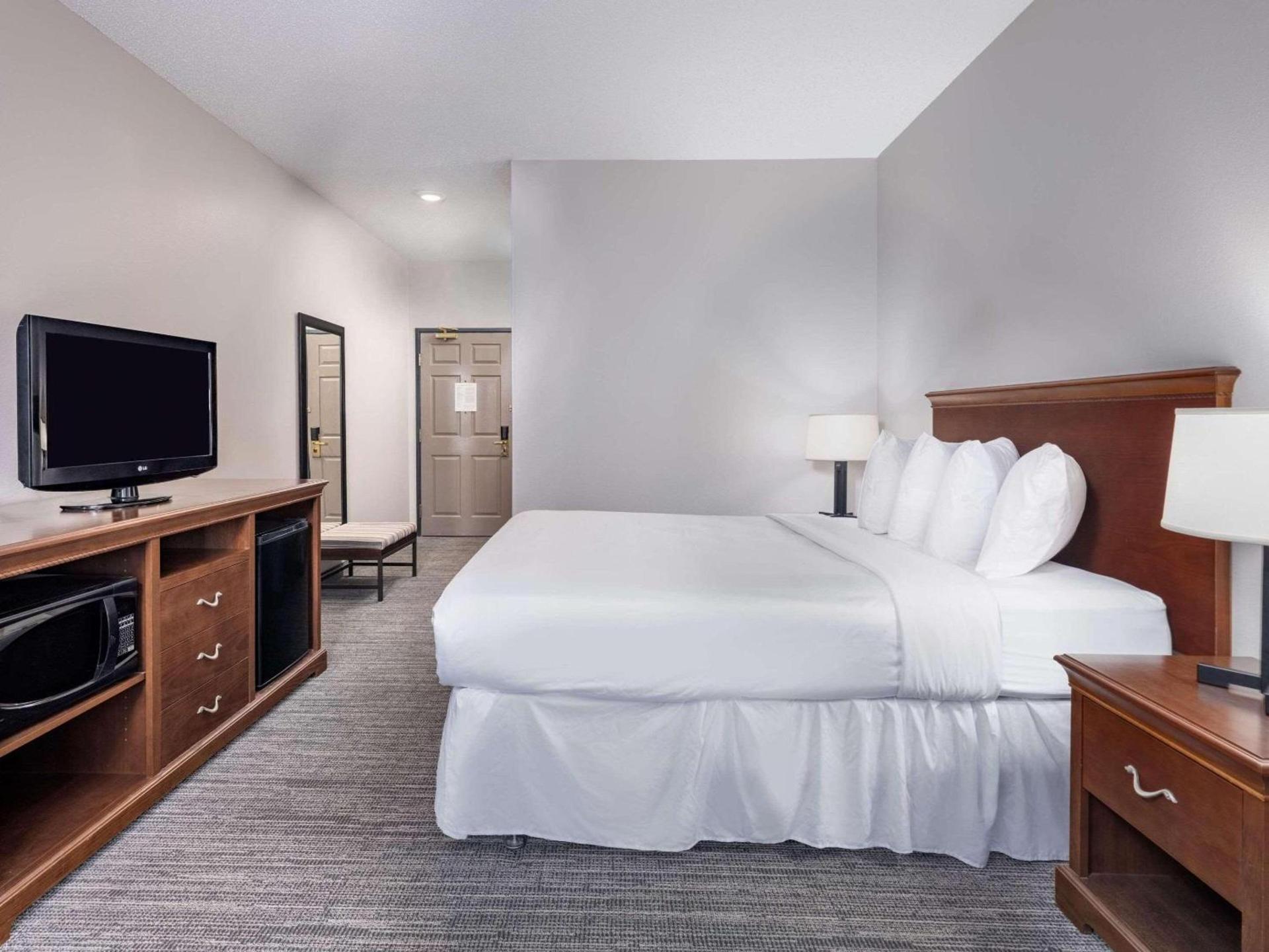 Country Inn & Suites by Radisson, Maumee - Toledo photo 5