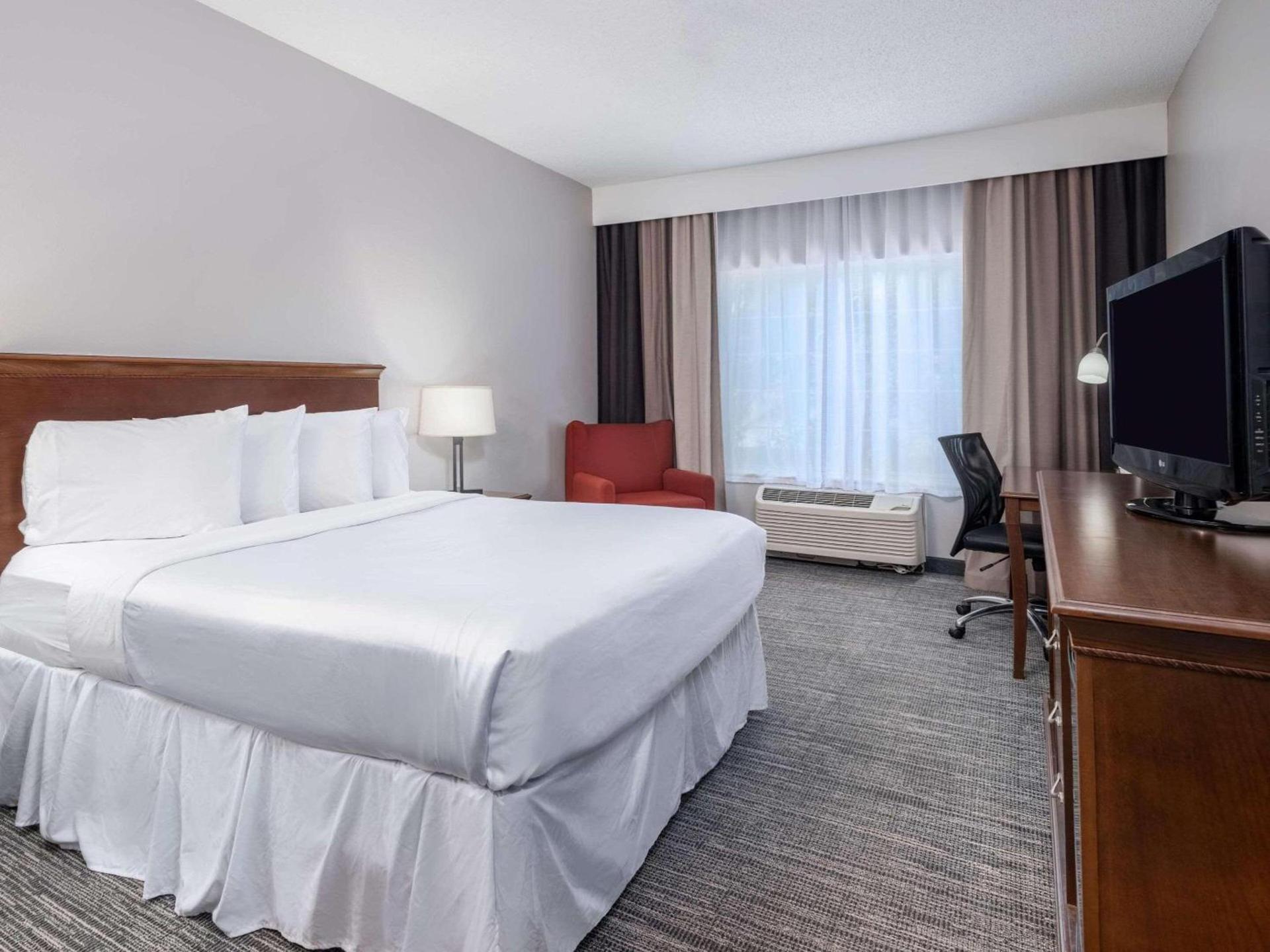 Country Inn & Suites by Radisson, Maumee - Toledo photo 8