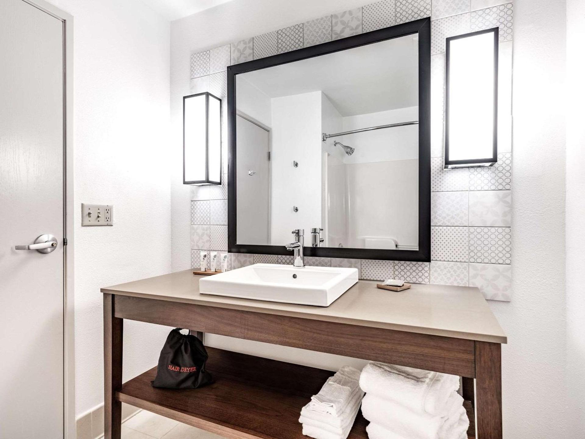 Country Inn & Suites by Radisson, Maumee - Toledo photo 10