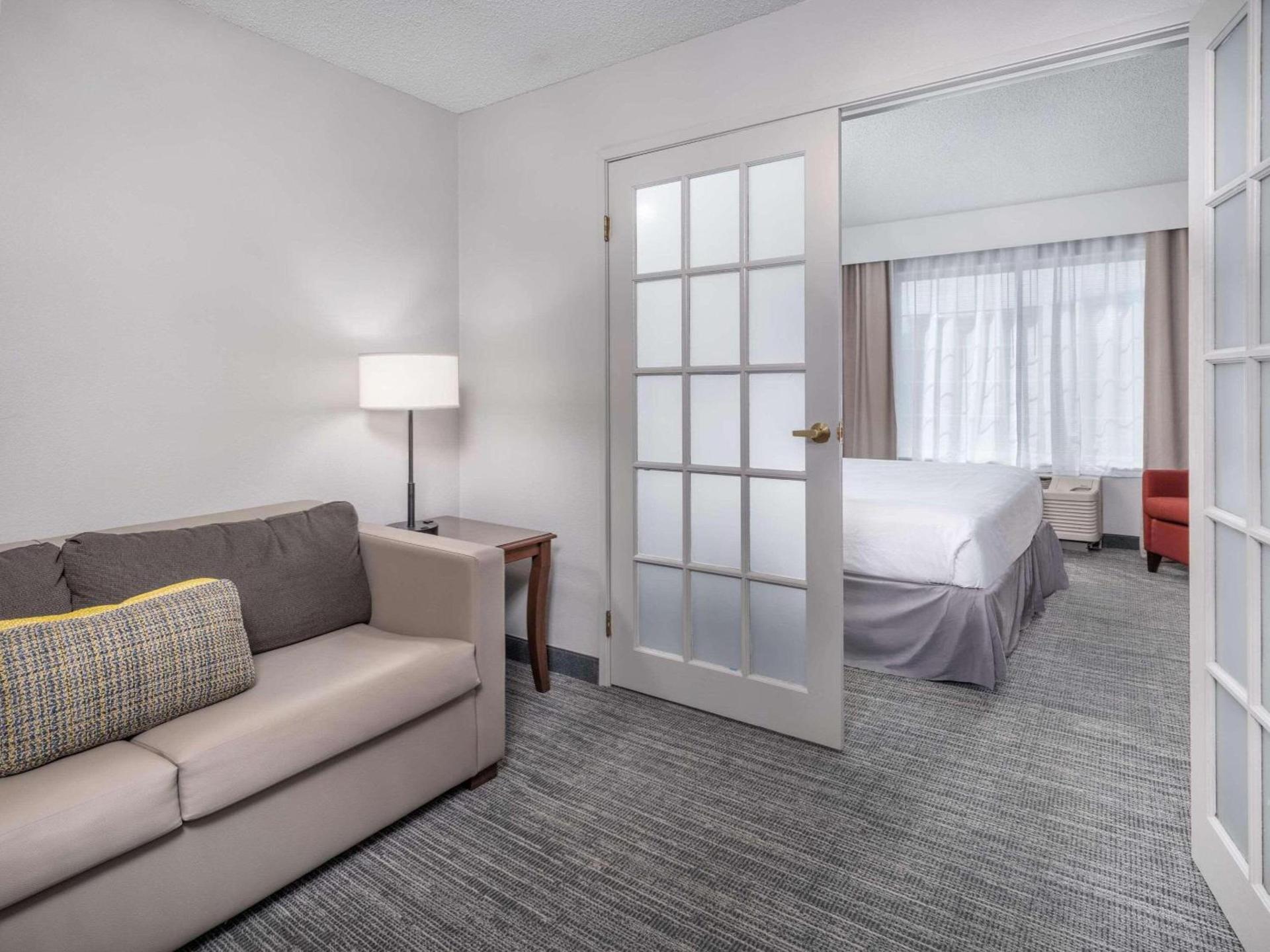 Country Inn & Suites by Radisson, Maumee - Toledo photo 12