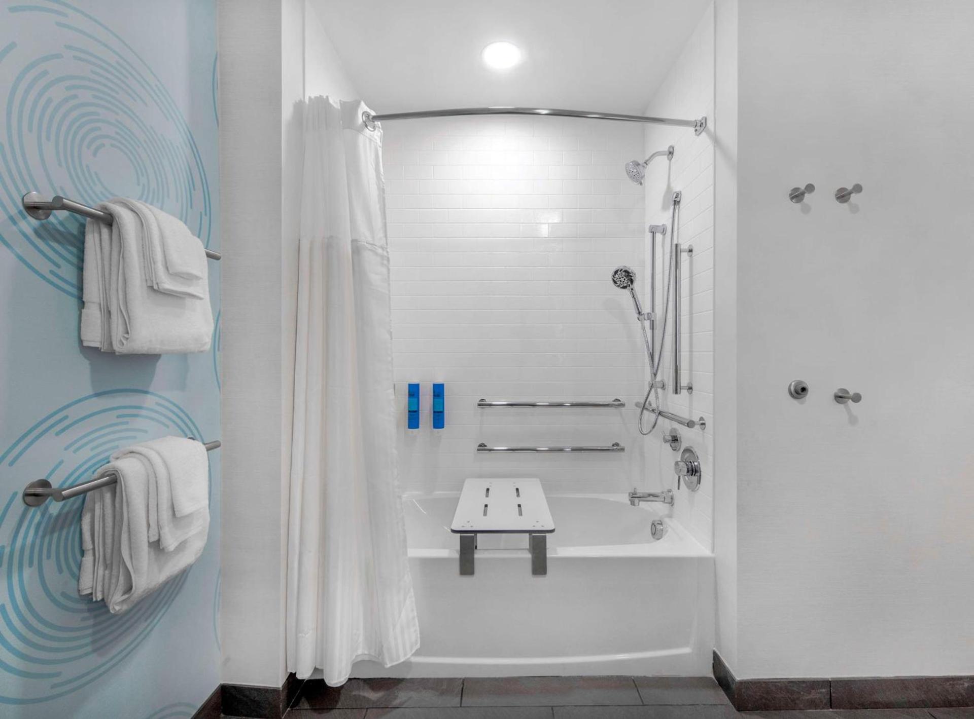 Tru by Hilton Wilmington Wrightsville Beach photo 14