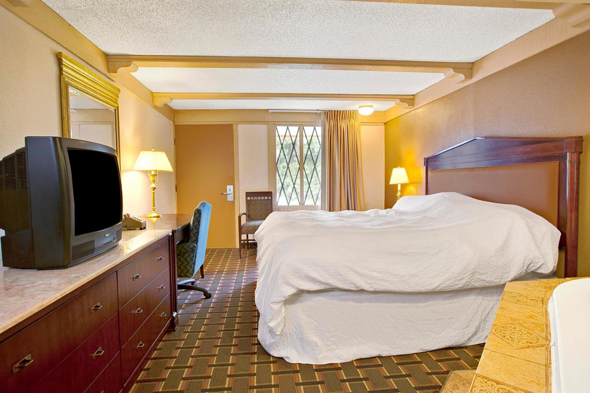 Knights Inn Greensburg photo 5